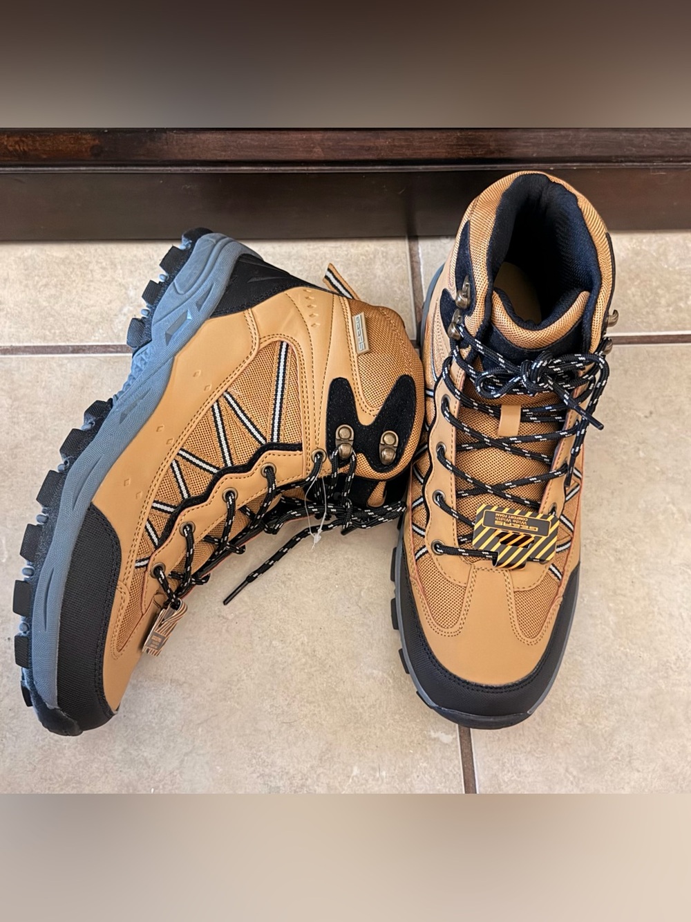 GEERS hiking boots feature a wide-width design and high-top lacing for comfort